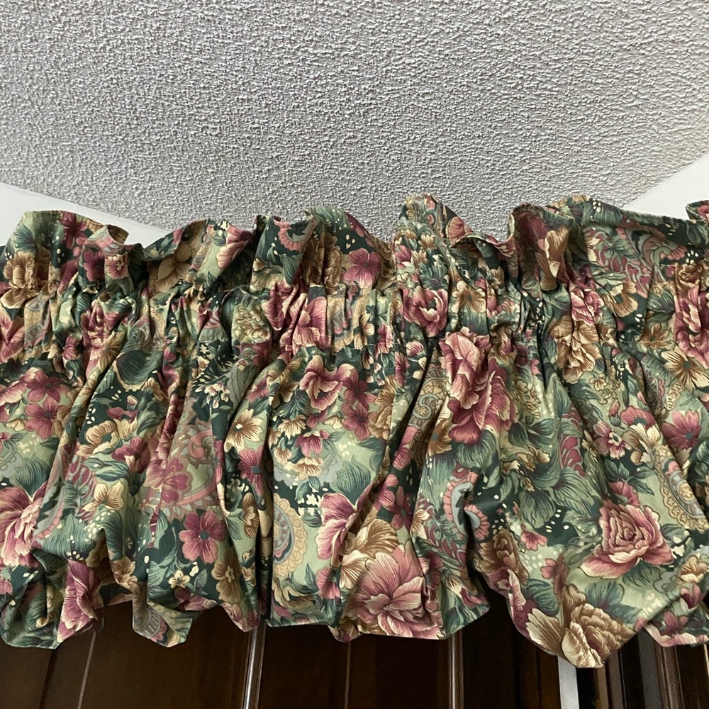 Valance Green Floral Print by Curtron NWOT